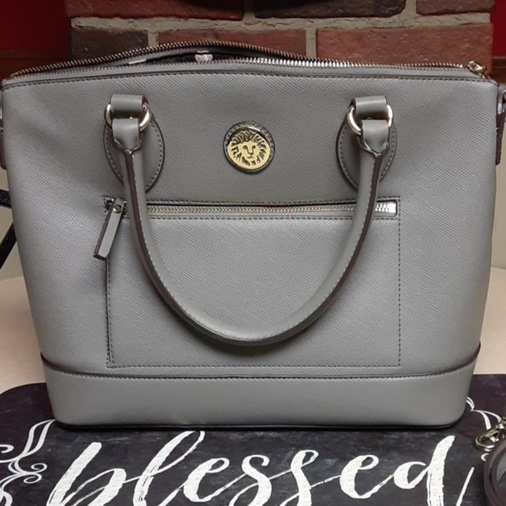 Selling another handbag!!😁